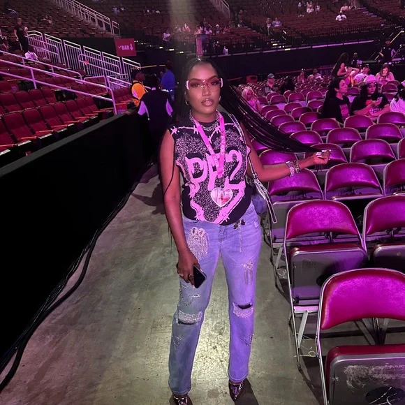 Secret Gem Rhinestone Jeans - Picture 5 of 6